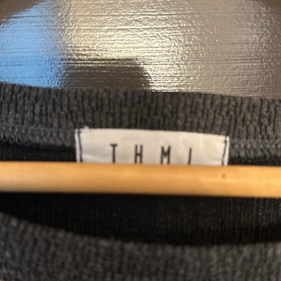 THML sweater with cute sleeve detail size S - Picture 4 of 4